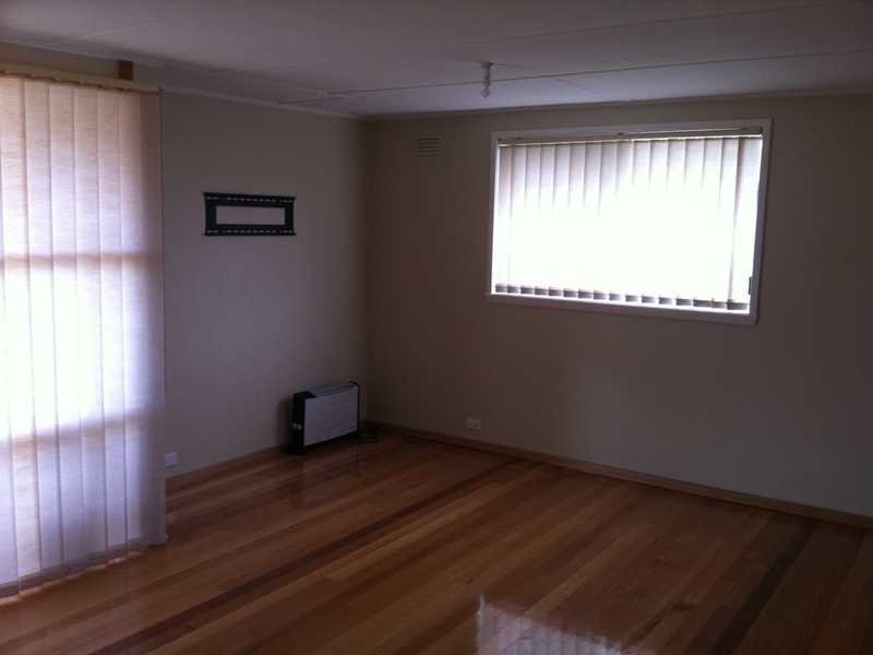 32 Dickson Street GLENORCHY 2