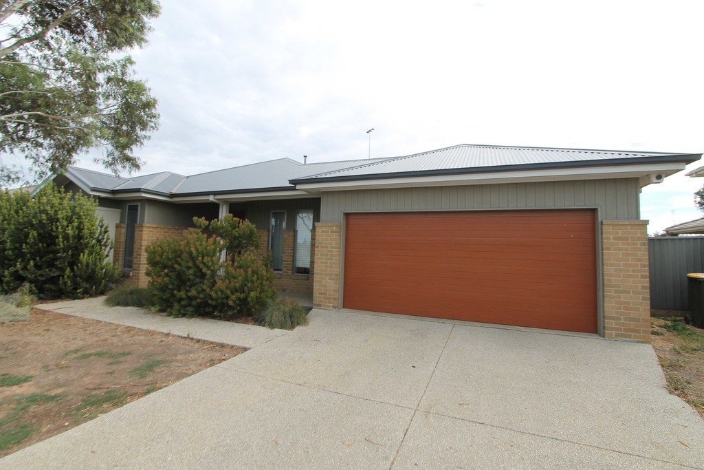 32 Dorset Drive ALFREDTON 1