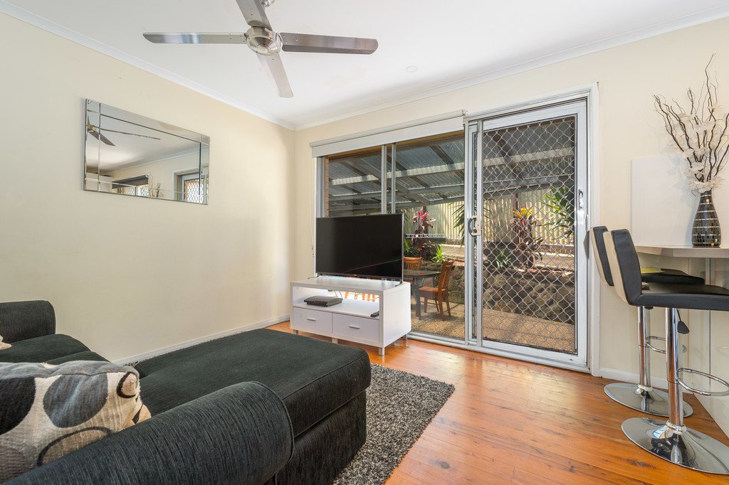 32 Emerson Road DAPTO 8