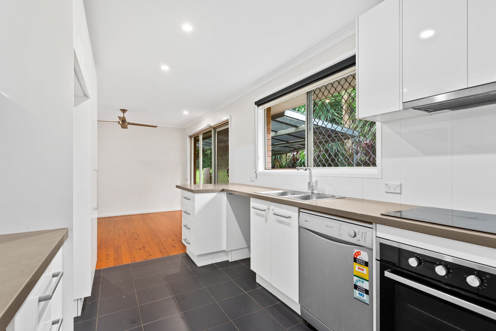 32 Emerson Road DAPTO 2