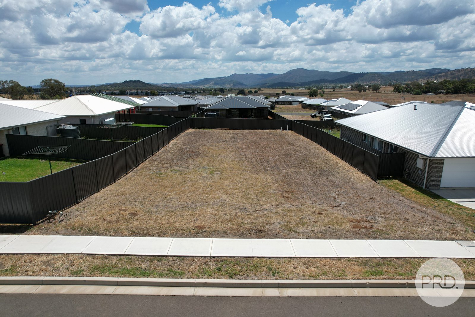 32 Evesham Circuit TAMWORTH 4