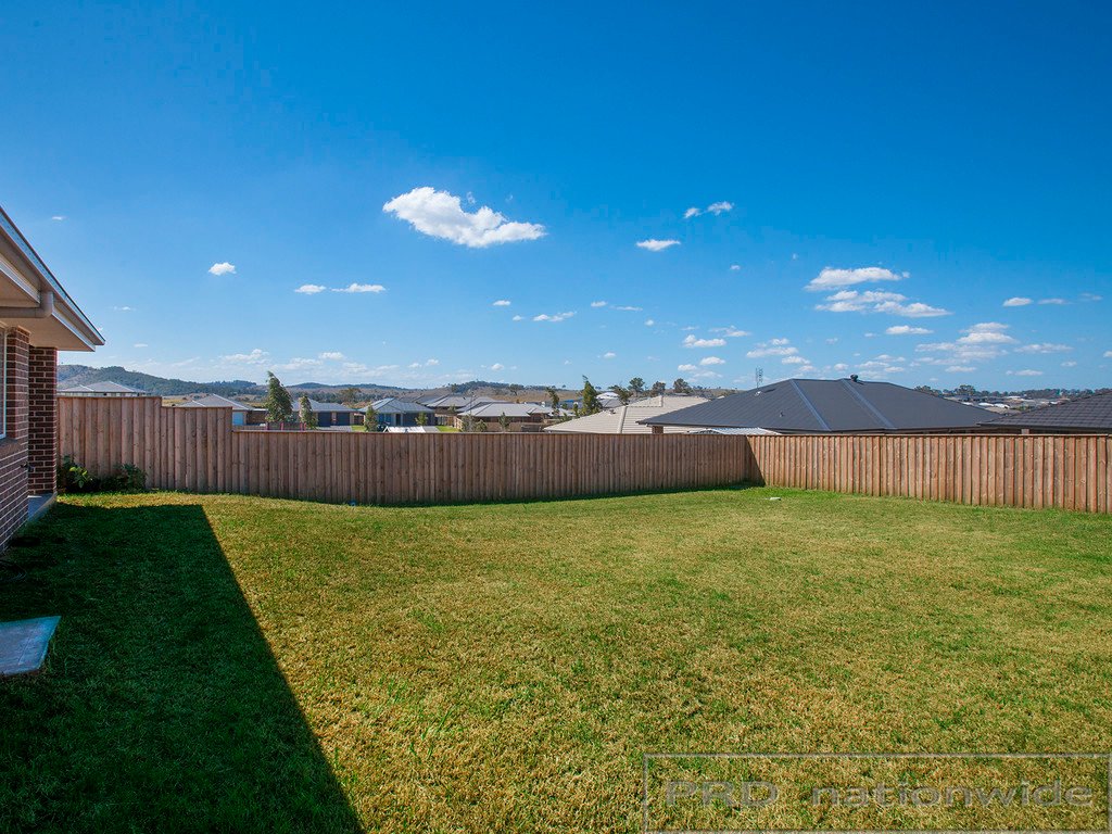 32 Finch Crescent ABERGLASSLYN 2
