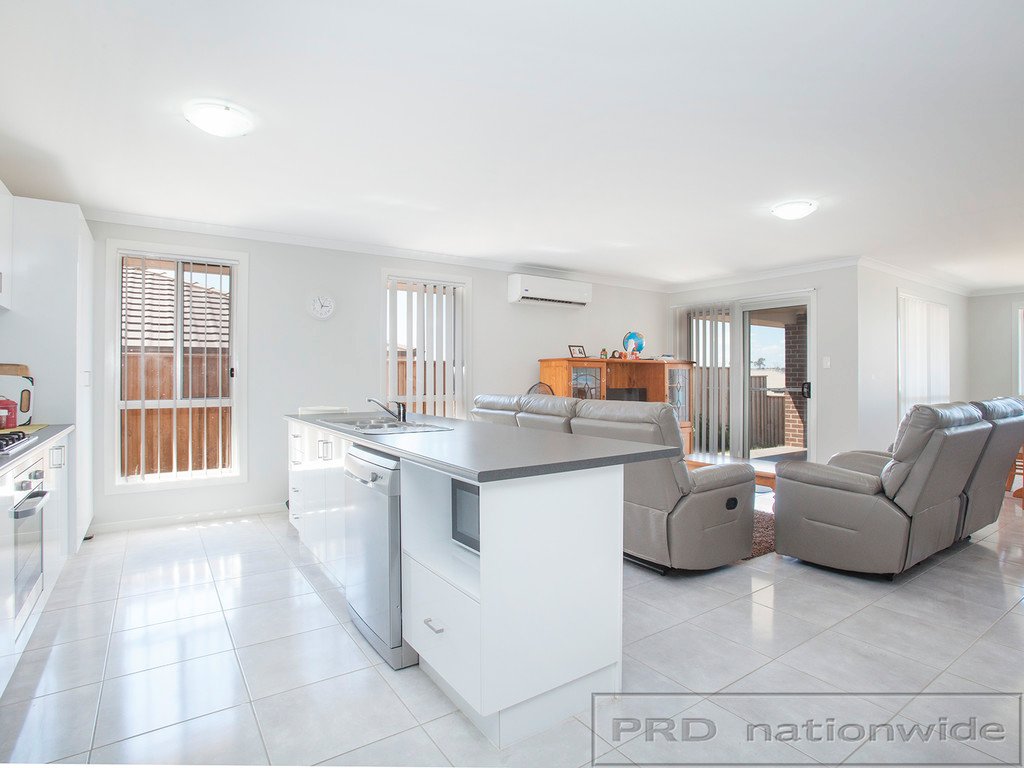 32 Finch Crescent ABERGLASSLYN 3