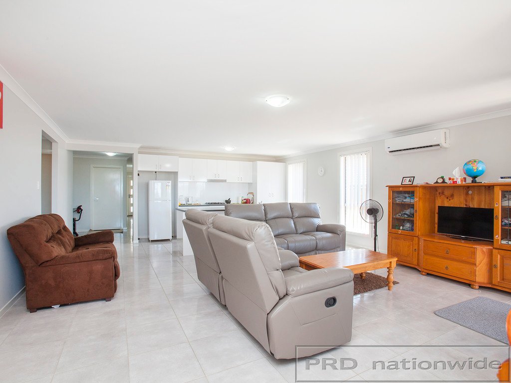 32 Finch Crescent ABERGLASSLYN 6