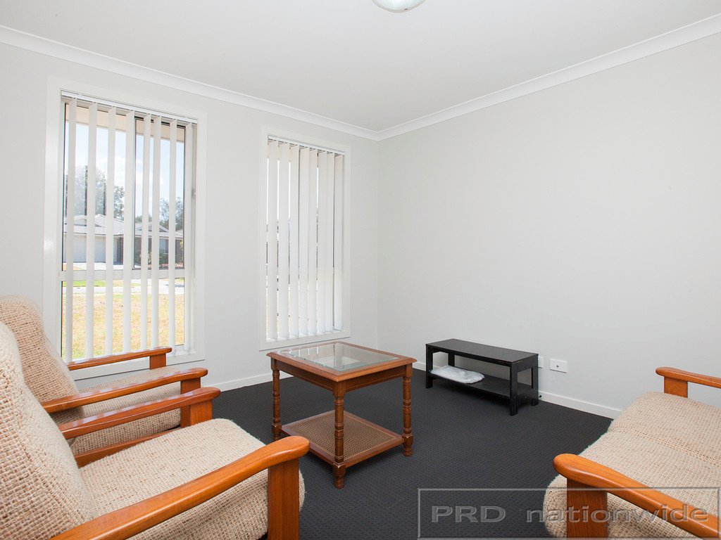32 Finch Crescent ABERGLASSLYN 8