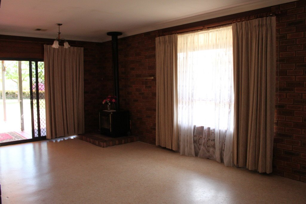 32 Fleet Street TUMBARUMBA 9