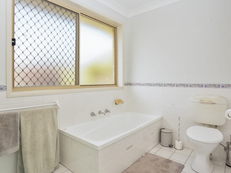 32 Galway Bay Drive ASHTONFIELD 17