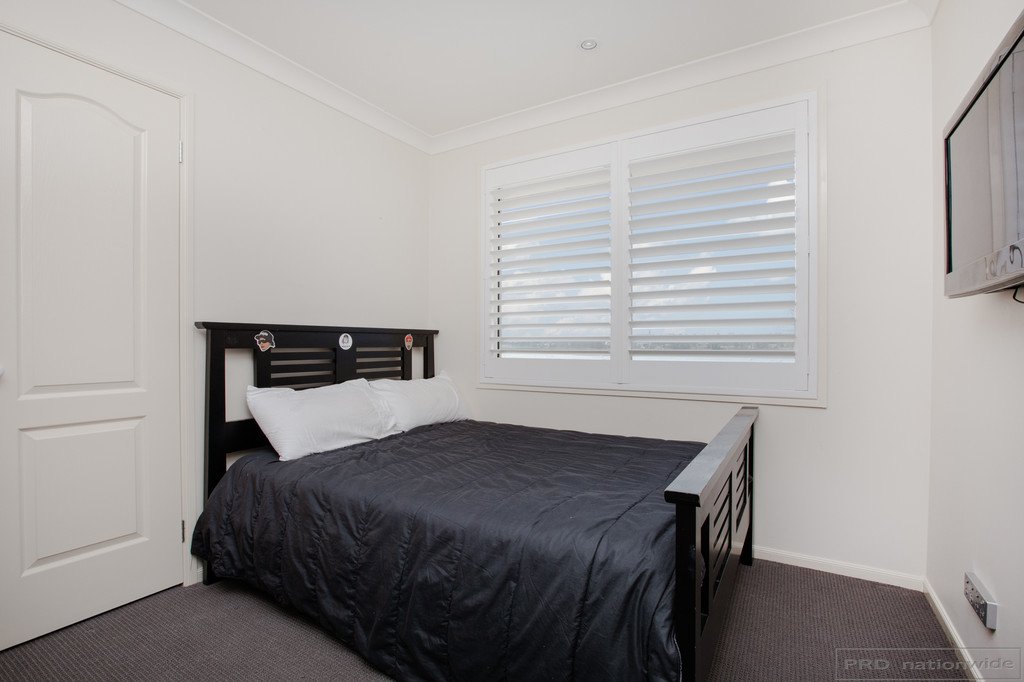 32 Golden Wattle Crescent THORNTON 18