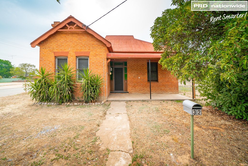 32 Hampden Avenue NORTH WAGGA WAGGA 1