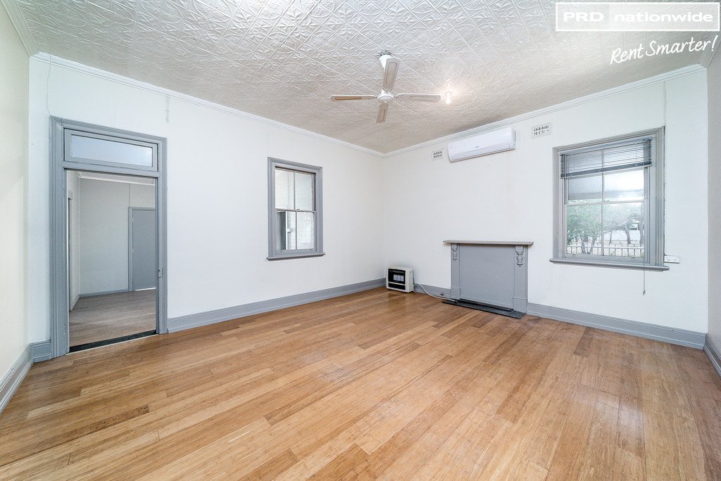 32 Hampden Avenue NORTH WAGGA WAGGA 3