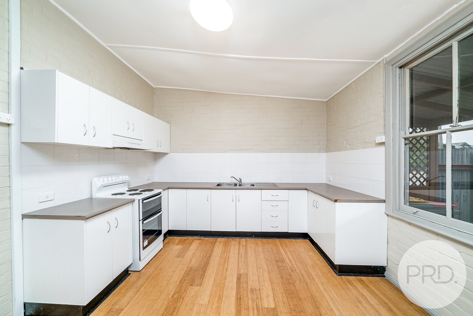 32 Hampden Avenue NORTH WAGGA WAGGA 4