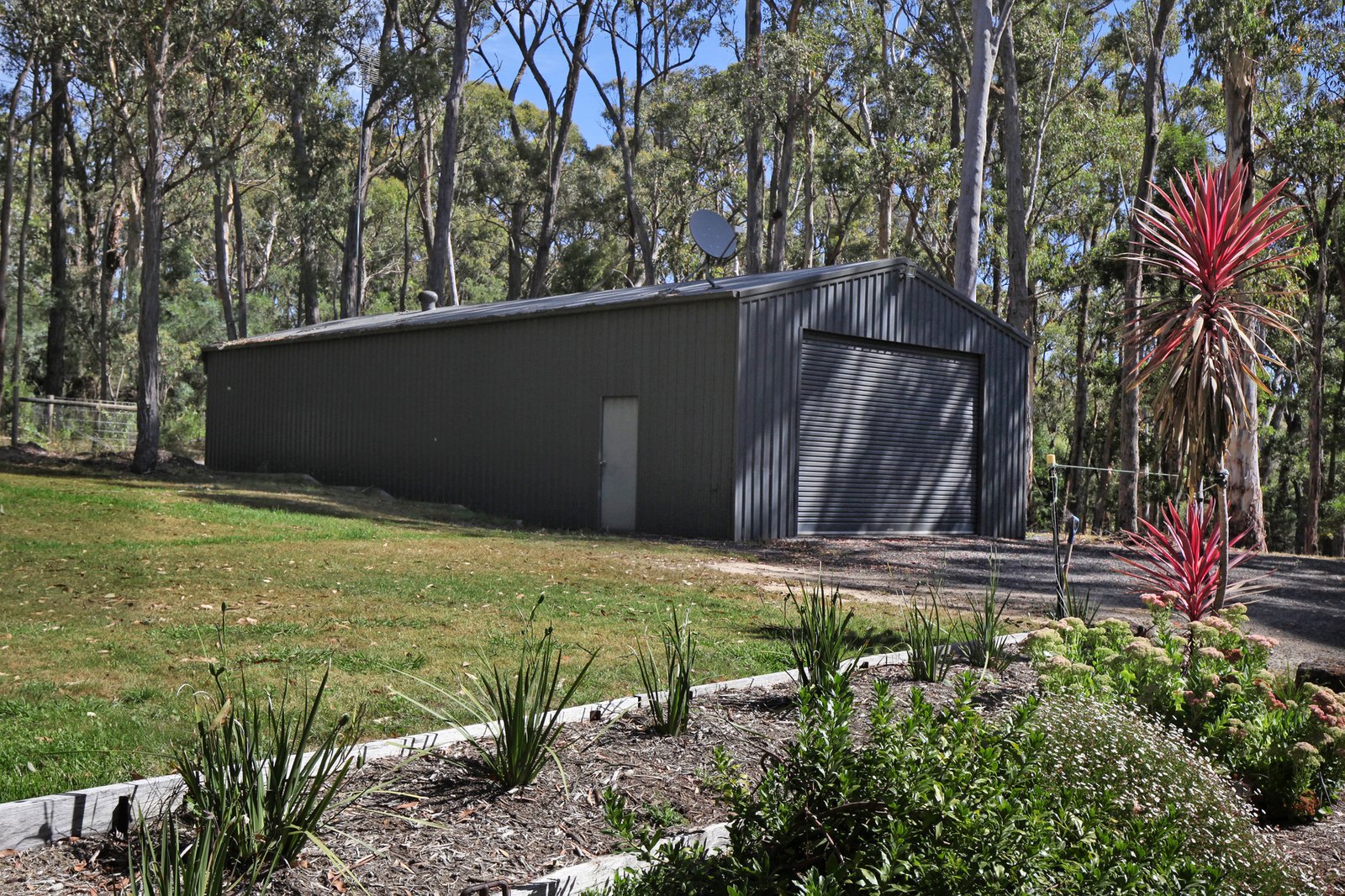 Real Estate and Property in 32 Harpers Road South, Woodend, VIC