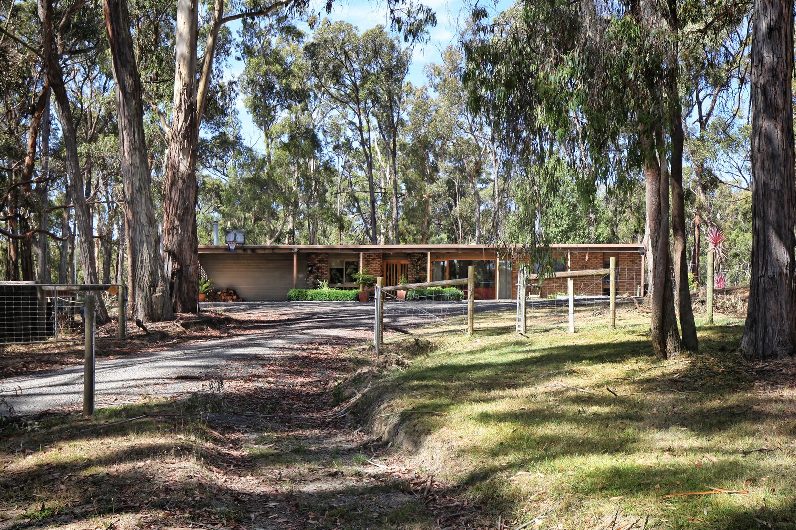 Real Estate and Property in 32 Harpers Road South, Woodend, VIC