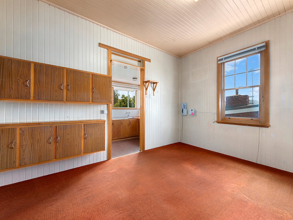 32 Hilton Road CLAREMONT 6