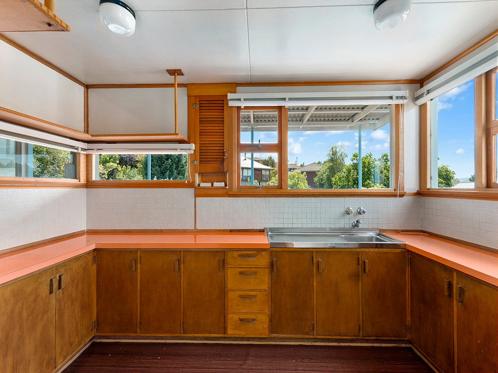 32 Hilton Road CLAREMONT 8