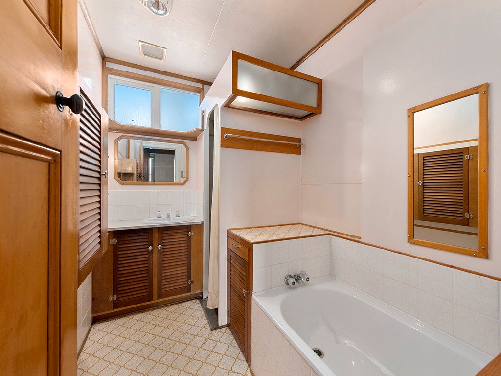 32 Hilton Road CLAREMONT 16