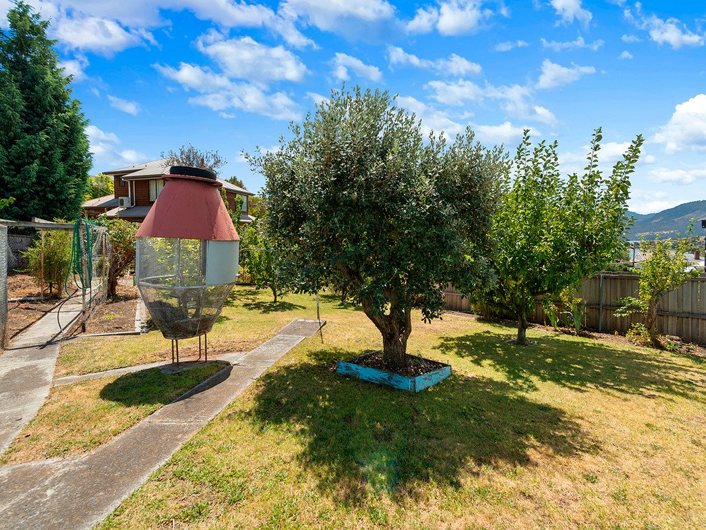 32 Hilton Road CLAREMONT 18