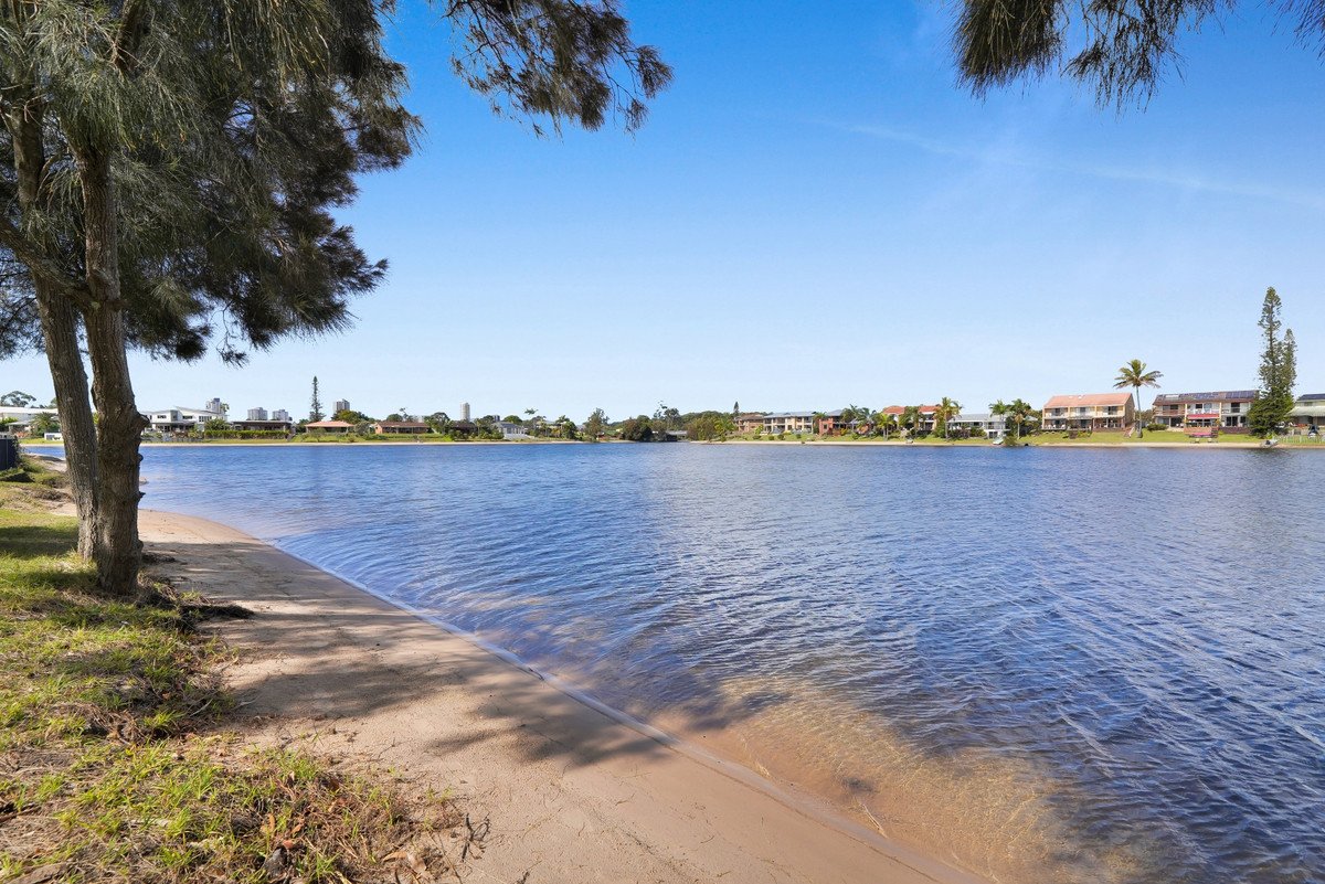 32 Honeyeater Drive Burleigh Waters 4