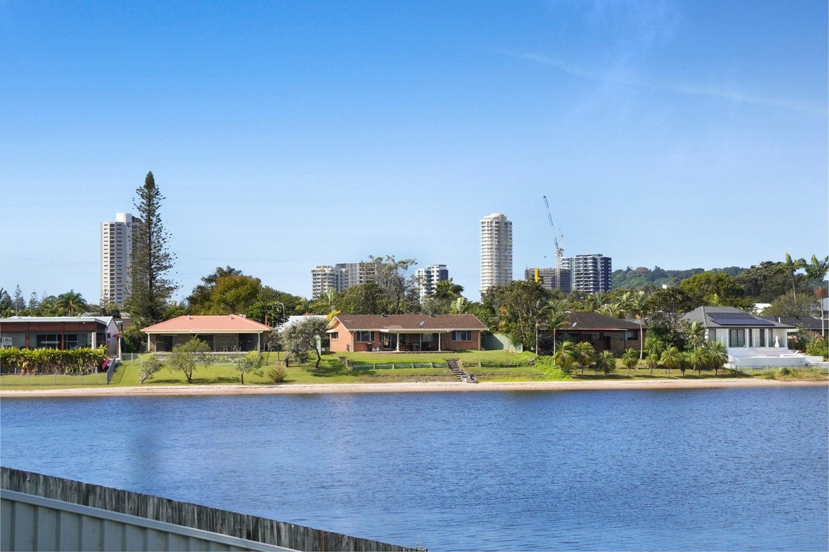 32 Honeyeater Drive Burleigh Waters 19