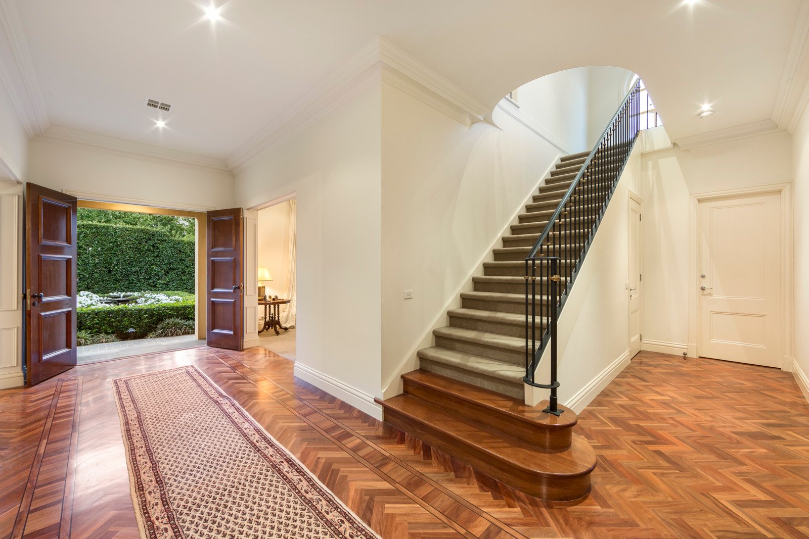 Real Estate and Property in 32 Hopetoun Road, Toorak, VIC