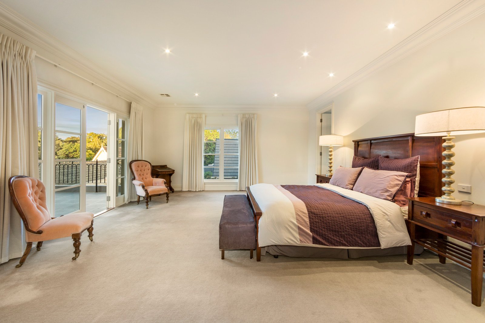 Real Estate and Property in 32 Hopetoun Road, Toorak, VIC