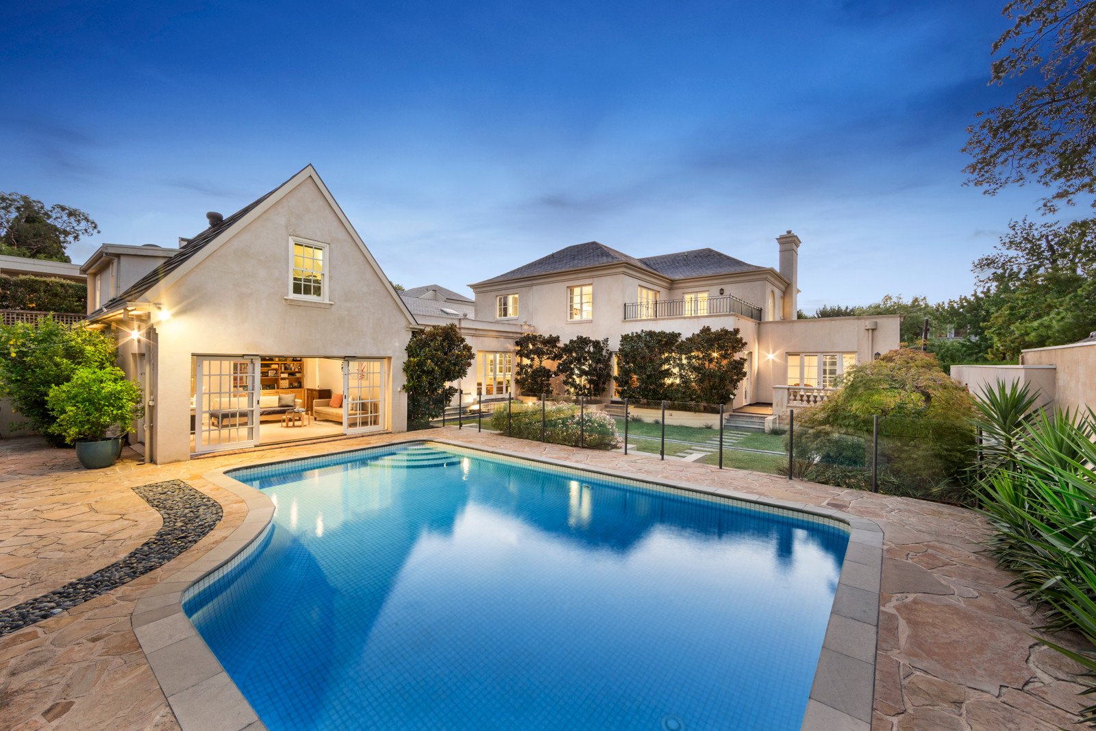 Real Estate and Property in 32 Hopetoun Road, Toorak, VIC