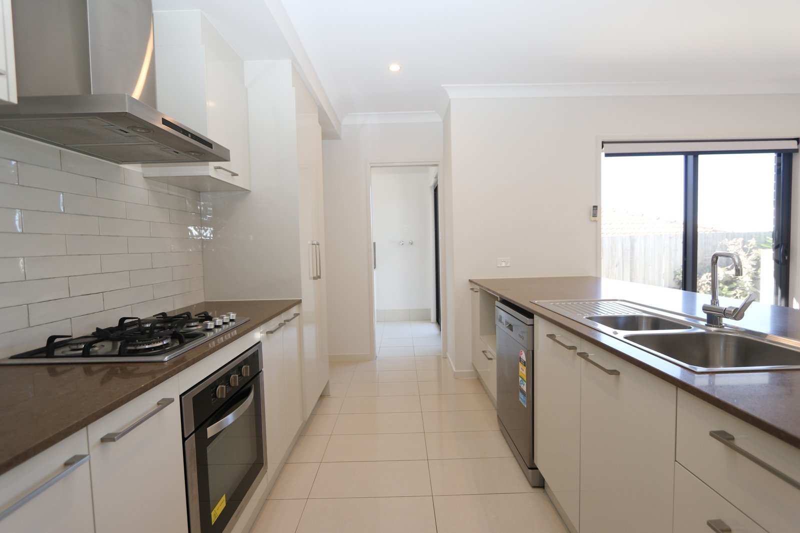 32 Hunter Street ORMEAU HILLS 8