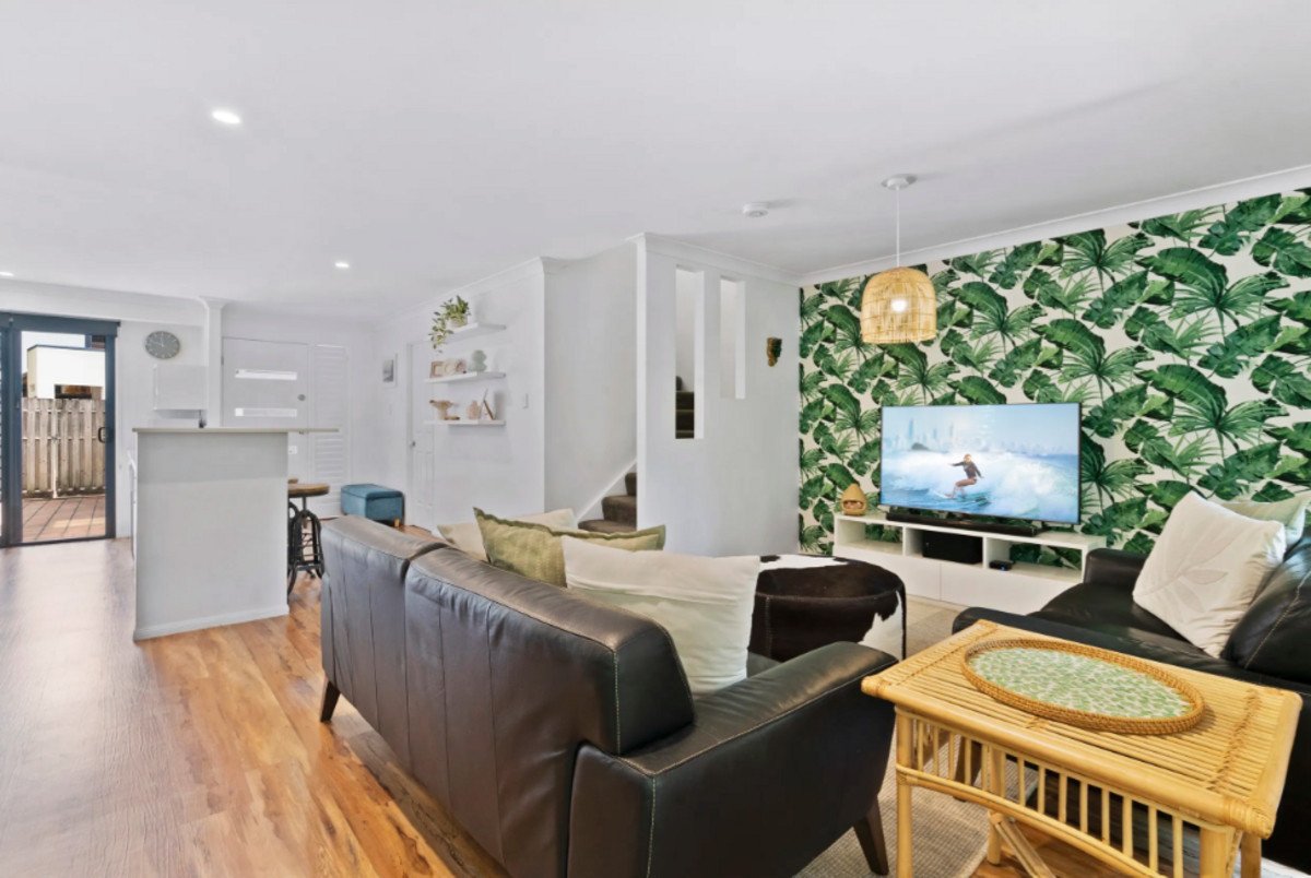 3/2 Karri Court Burleigh Heads 4