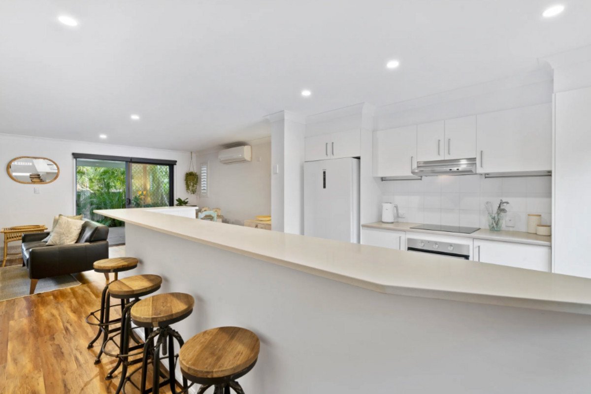 3/2 Karri Court Burleigh Heads 6