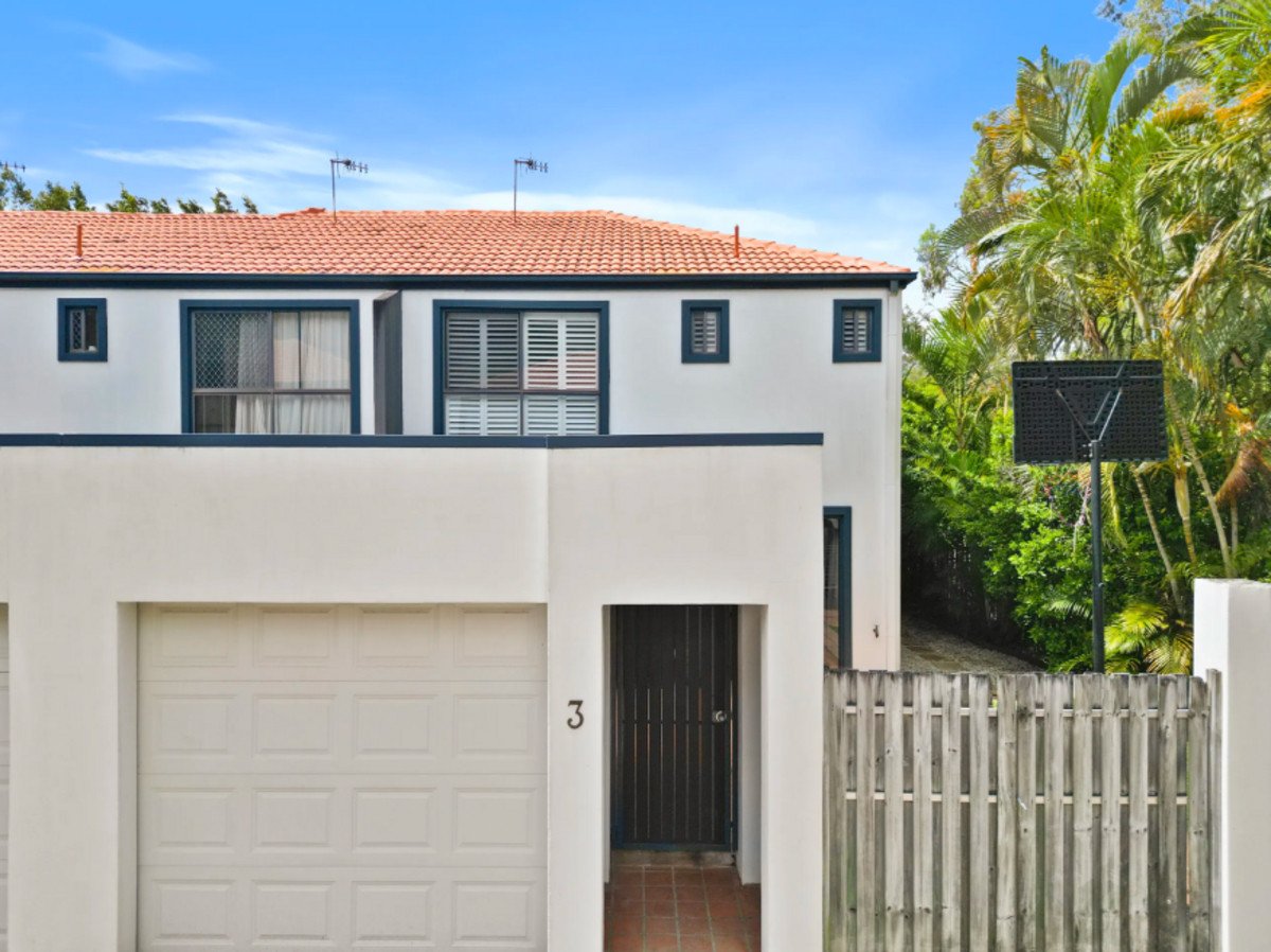 3/2 Karri Court Burleigh Heads 7
