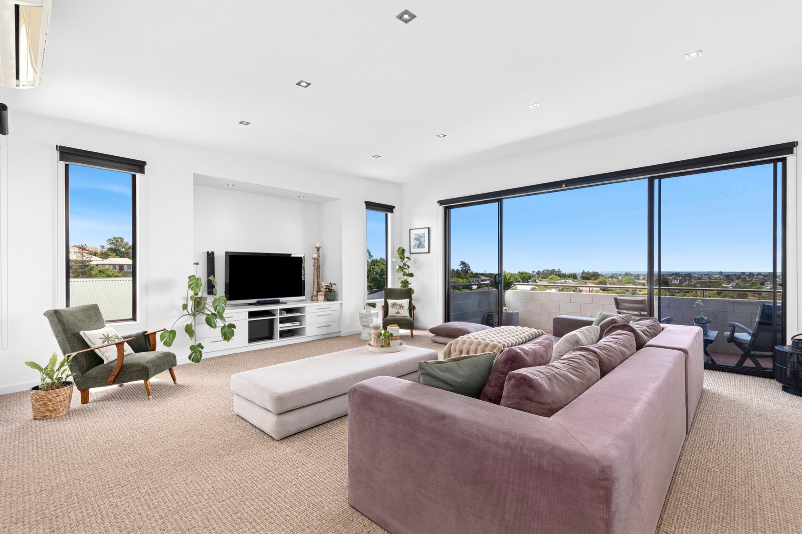 Gallery: 32 Knollbrook Close