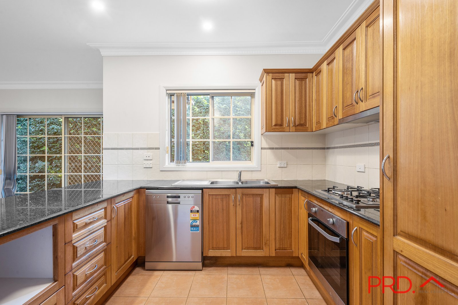 3/2 Lansdowne Street EASTWOOD 2