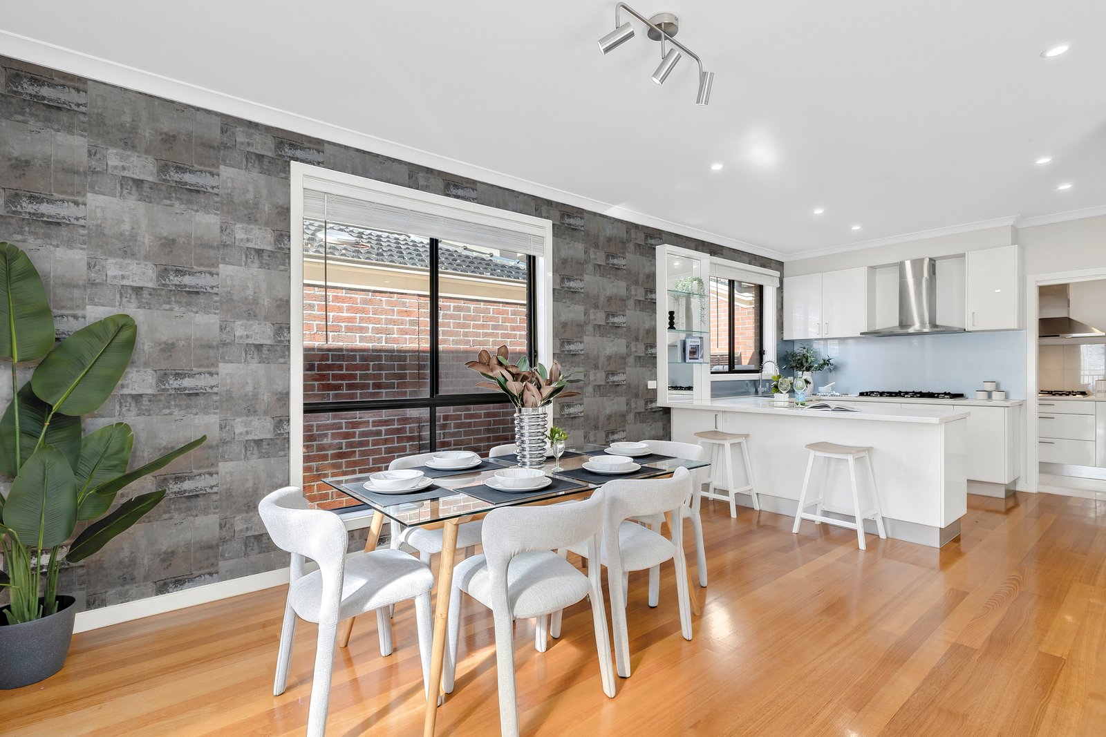 Gallery: 3/2 Lee Avenue