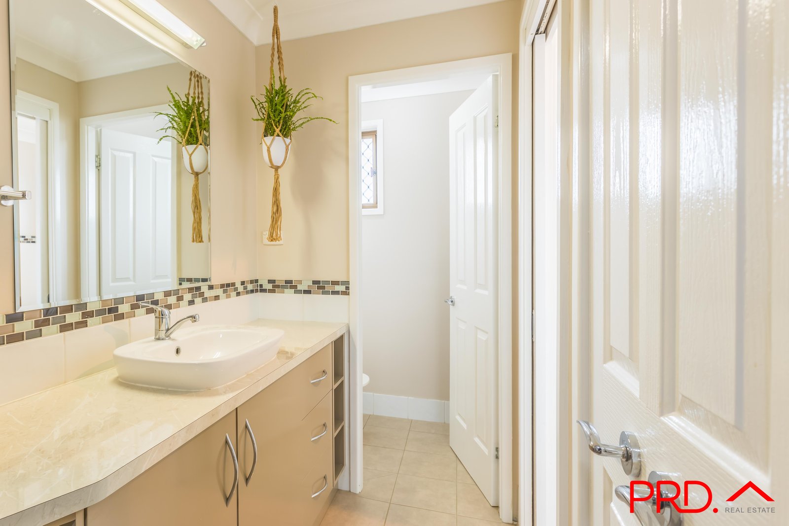 32 Lemon Gums Drive TAMWORTH 18