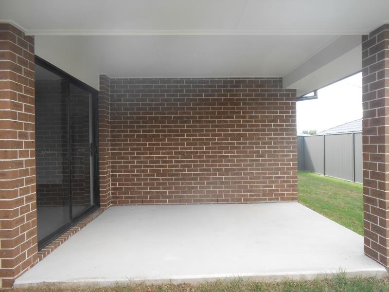 32 Leonora Crescent TAMWORTH 3