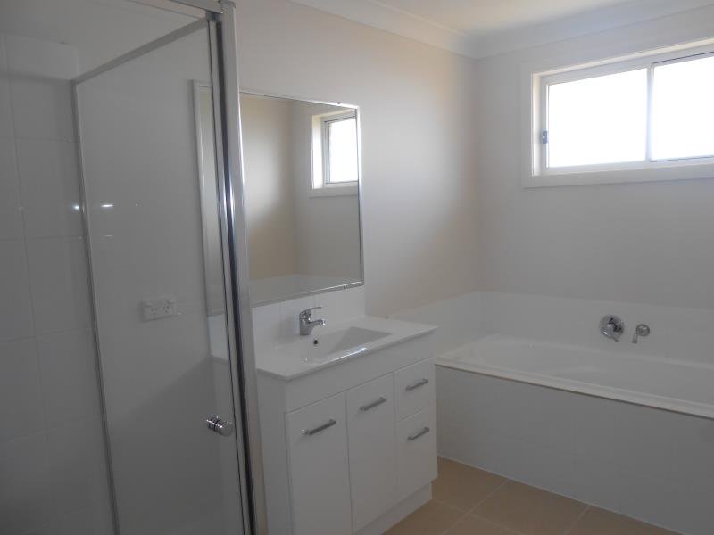 32 Leonora Crescent TAMWORTH 7