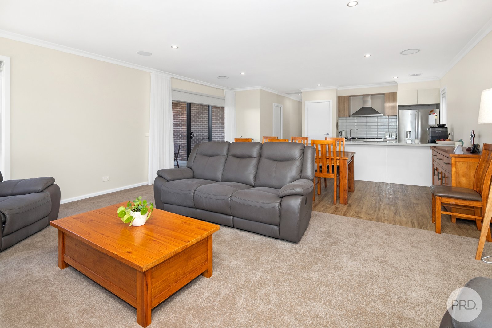 32 Limetree Way LAKE GARDENS 6