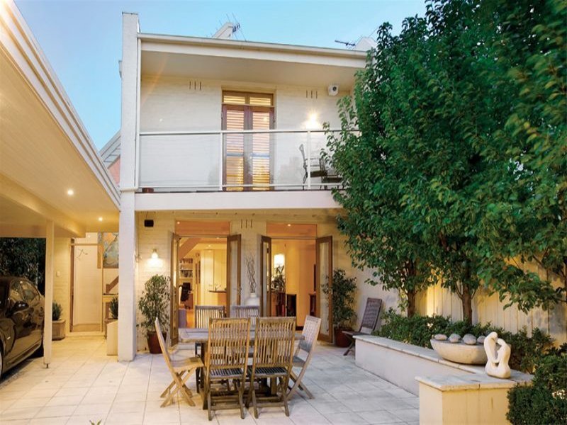  32 Mackay Street