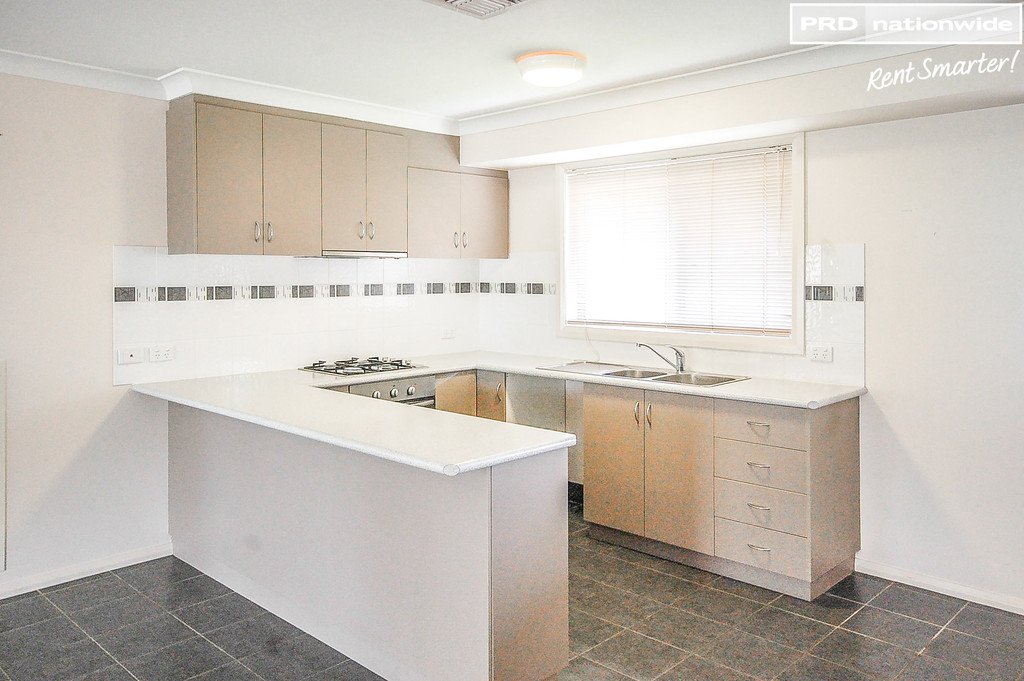 3/2 Macquarie Street MOUNT AUSTIN 3