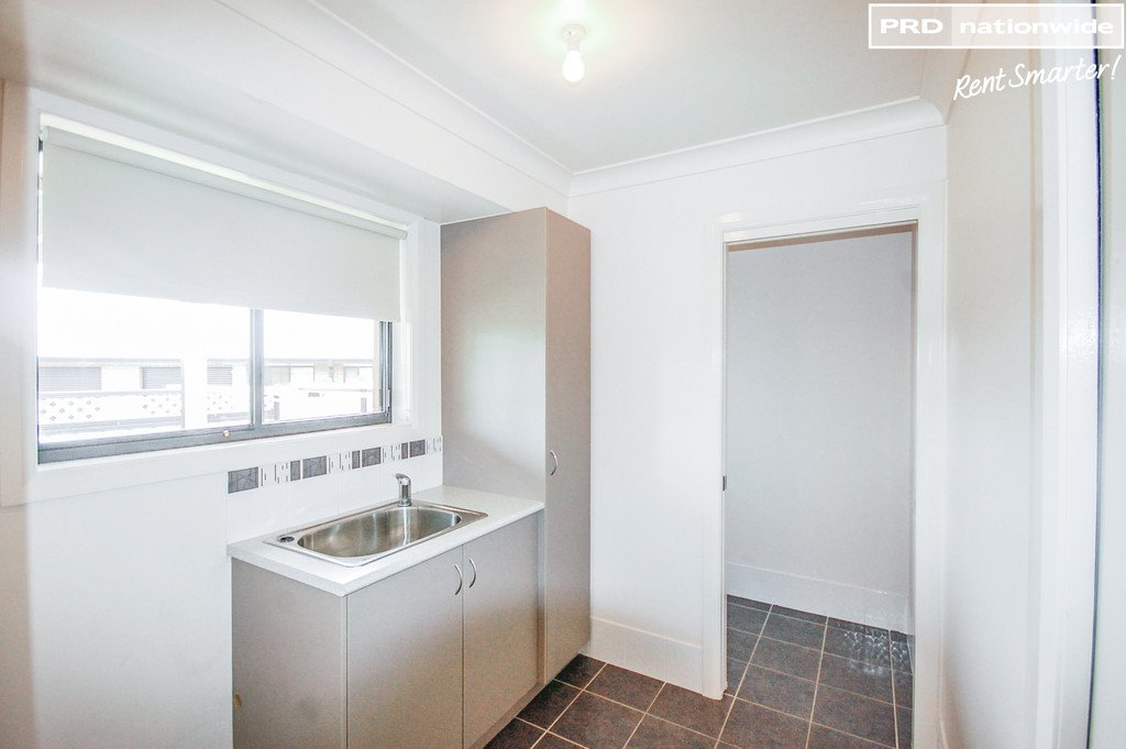 3/2 Macquarie Street MOUNT AUSTIN 9