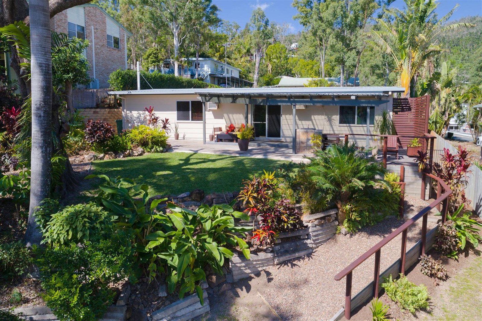 32 Manooka Drive CANNONVALE 1