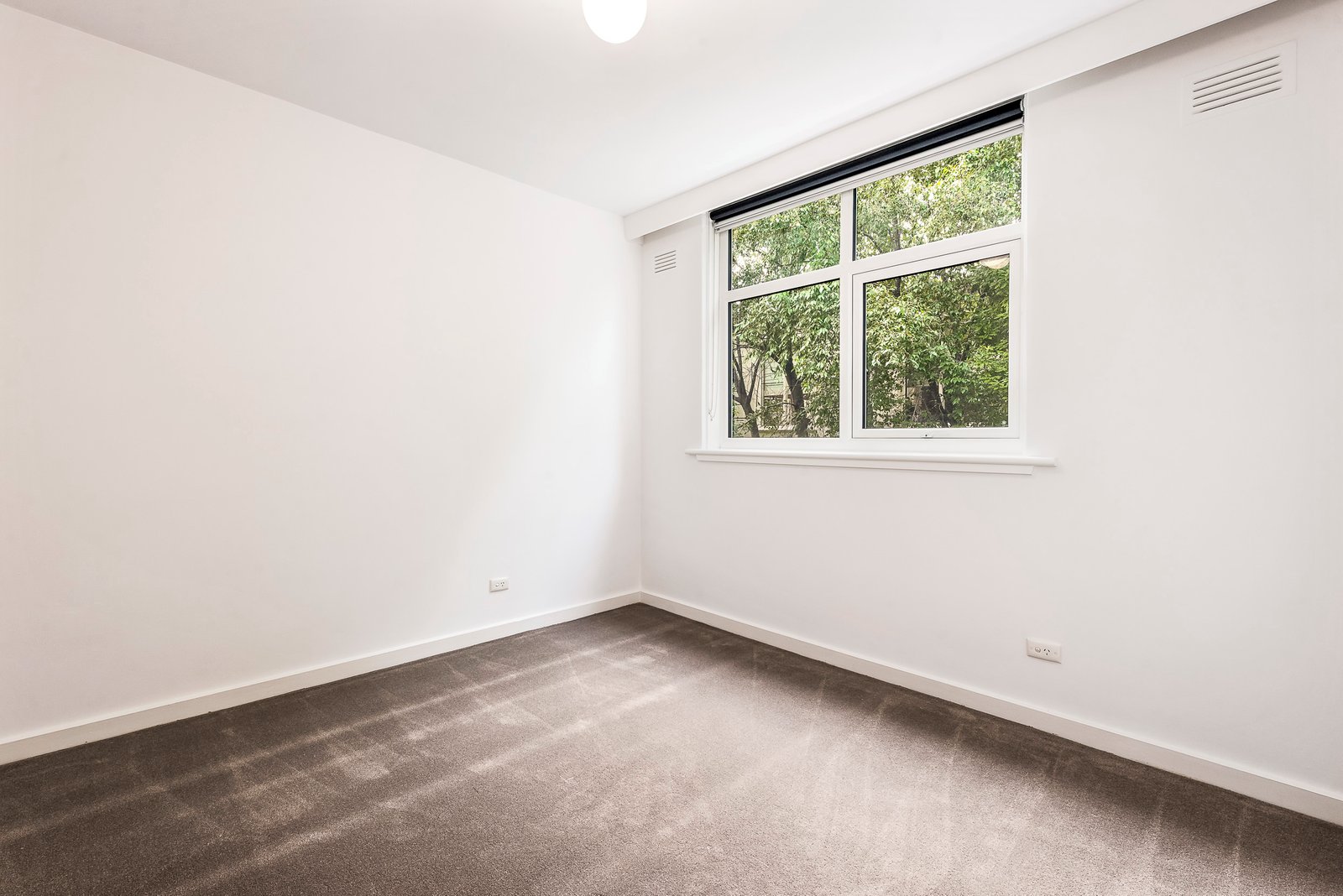 Real Estate and Property in 3/2 Maple Grove, Toorak, VIC