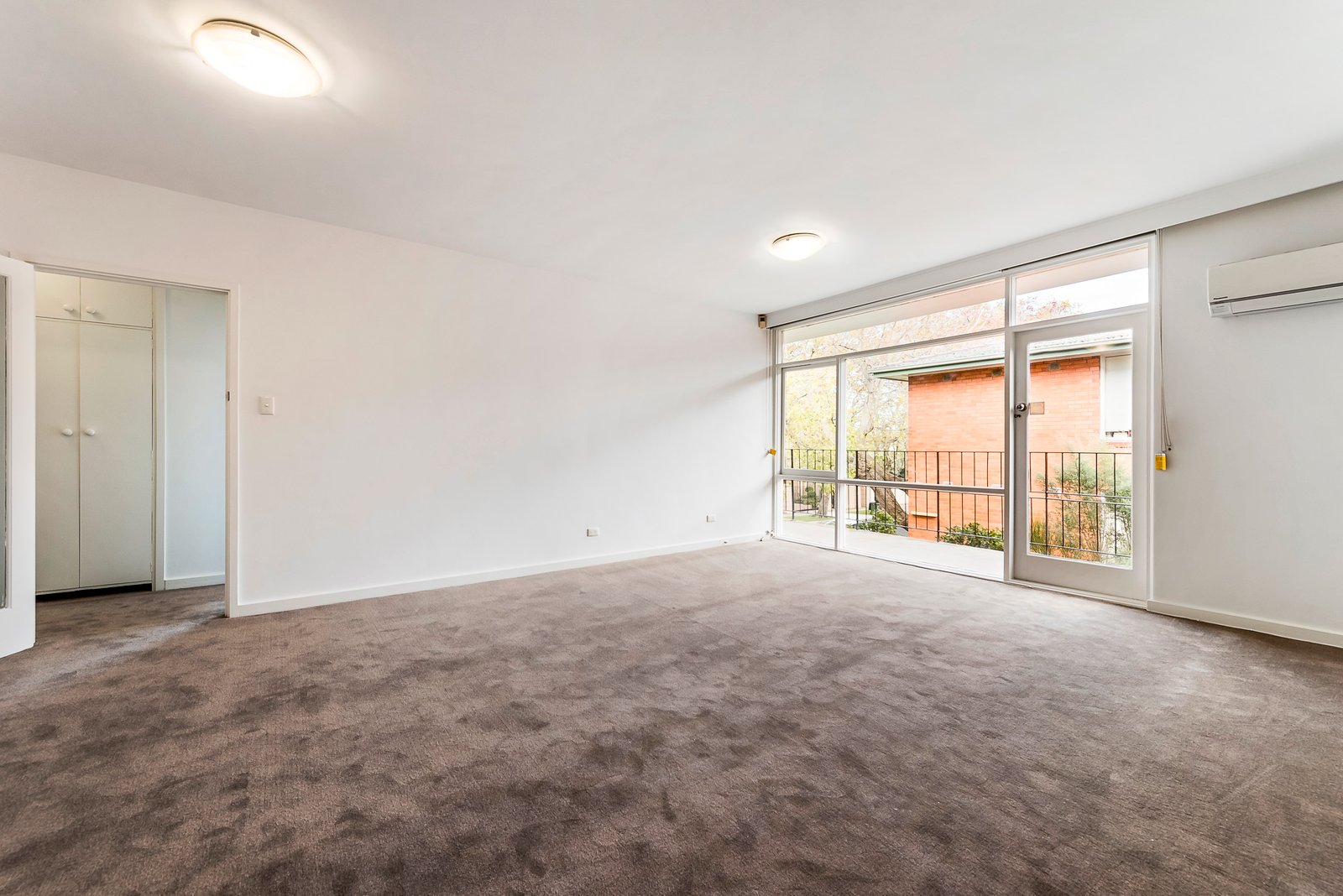 Real Estate and Property in 3/2 Maple Grove, Toorak, VIC