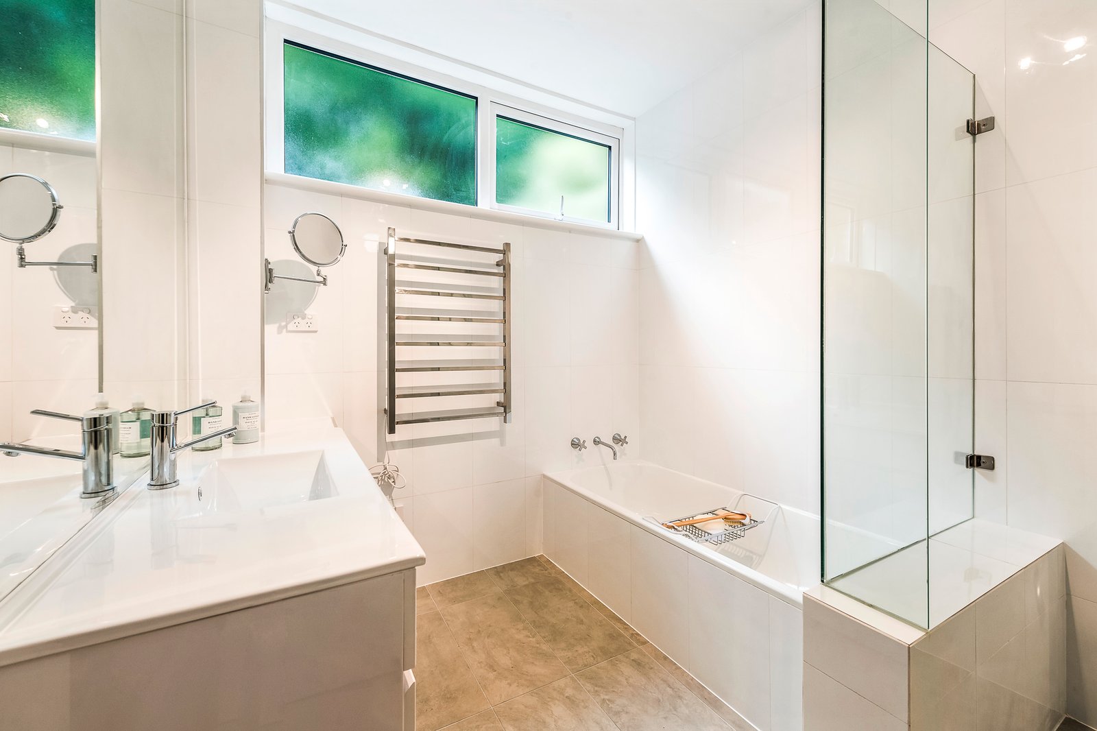 Real Estate and Property in 3/2 Maple Grove, Toorak, VIC