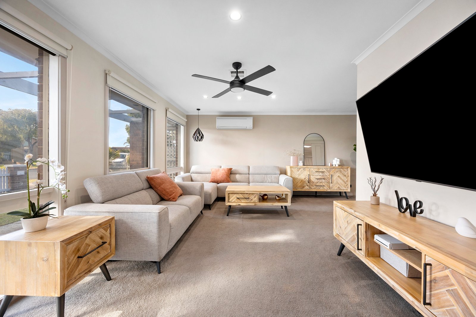 Gallery: 32 Maple Street