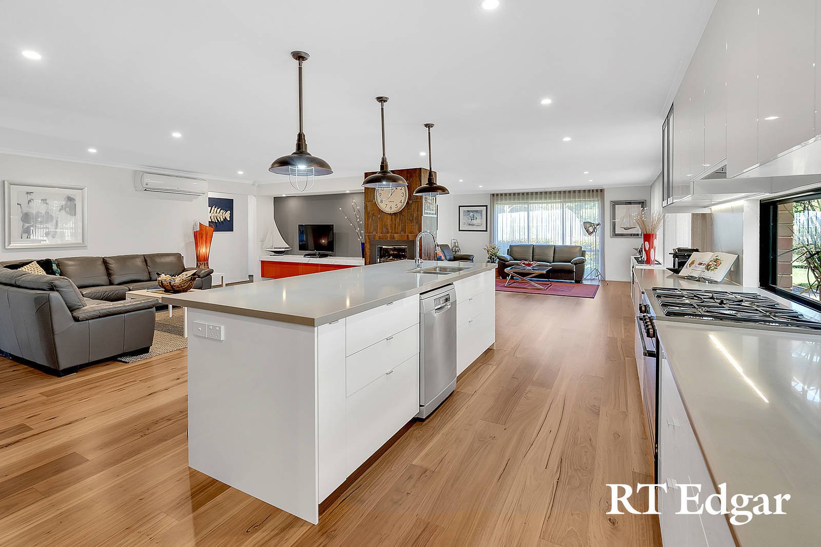 Real Estate and Property in 32 Metcalfe Drive, Romsey, VIC