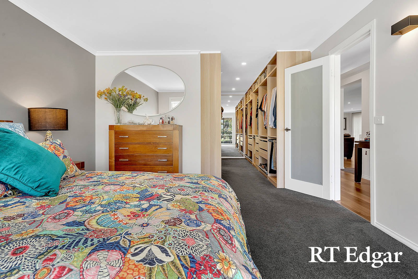 Real Estate and Property in 32 Metcalfe Drive, Romsey, VIC