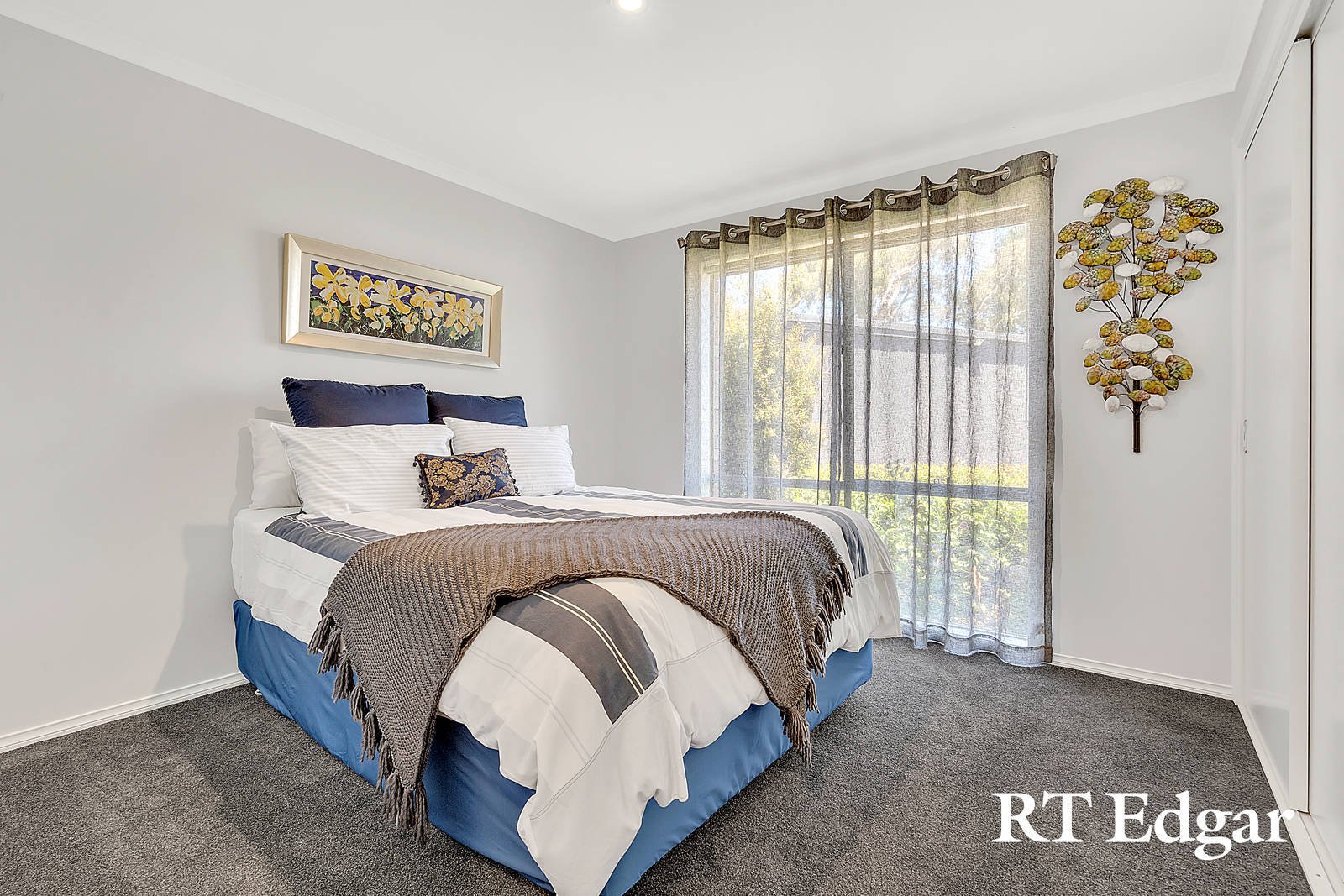 Real Estate and Property in 32 Metcalfe Drive, Romsey, VIC