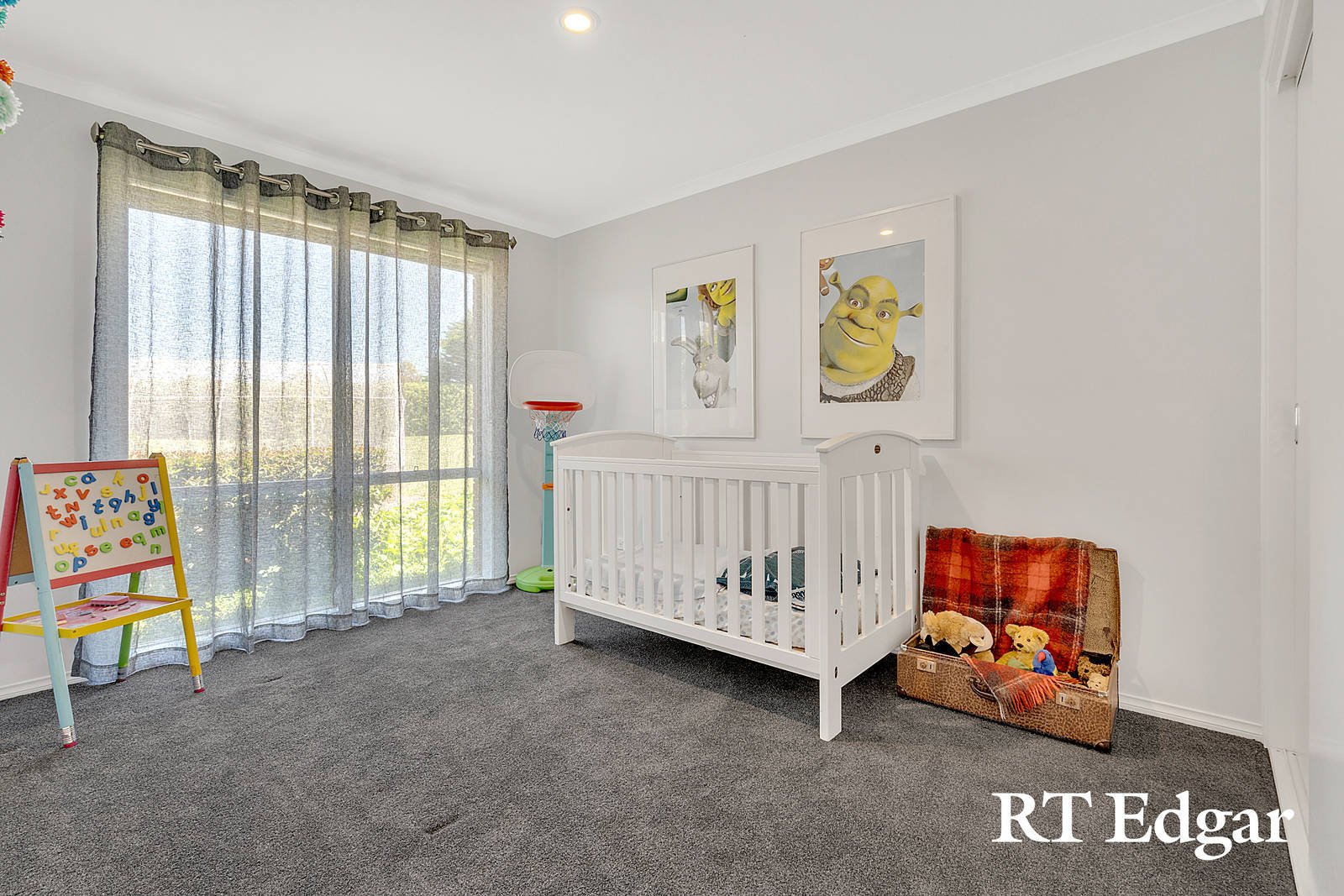 Real Estate and Property in 32 Metcalfe Drive, Romsey, VIC