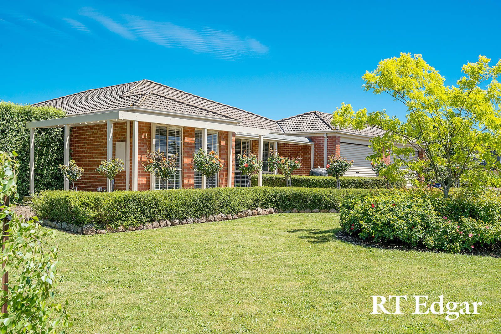 Real Estate and Property in 32 Metcalfe Drive, Romsey, VIC